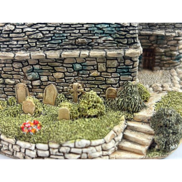 Lilliput Lane Irish Collection Cottage w Tower Damage – Retired Collectible - Picture 3 of 10